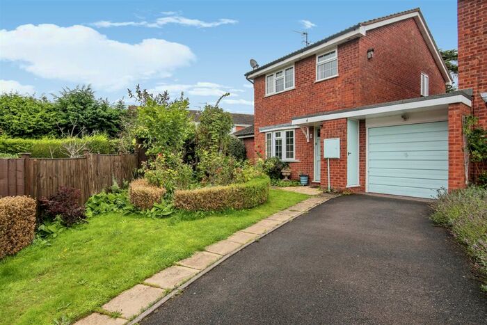 3 Bedroom Link Detached House For Sale In Darwin Close, Kempsey, Worcester, WR5