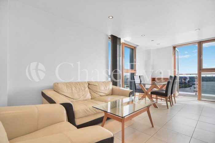 2 Bedroom Apartment To Rent In Streamlight Tower, Canary Wharf, E14