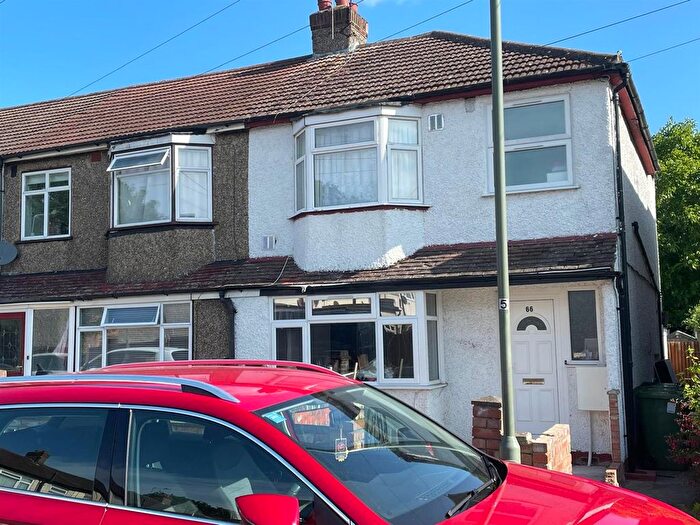 2 Bedroom Flat To Rent In Stainash Crescent, Staines-Upon-Thames, TW18