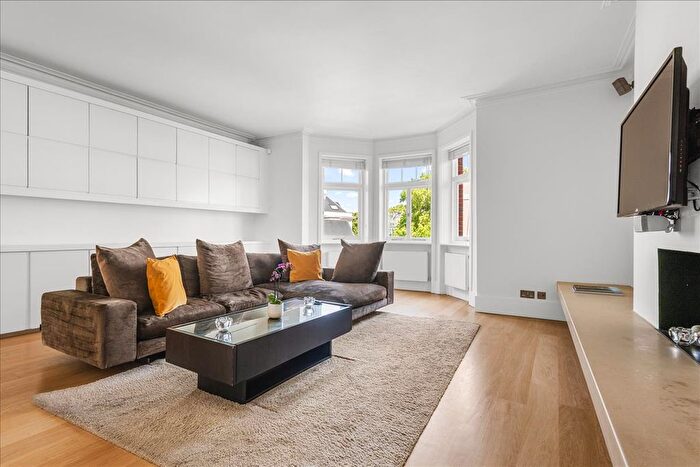 2 Bedroom Flat To Rent In Elgin Crescent, London, W11