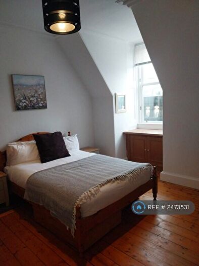 2 Bedroom Flat To Rent In Coates Gardens, Edinburgh, EH12