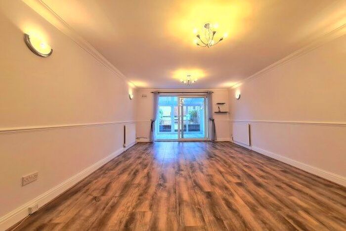 2 Bedroom Property To Rent In Stock Hill, Westerham, TN16
