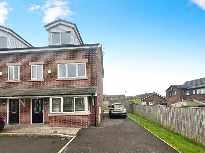 3 Bedroom Semi-Detached House To Rent In Paddocks Close, Blackrod, Bolton, BL6