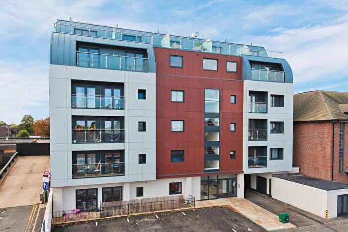 1 Bedroom Apartment To Rent In West Byfleet, Surrey, KT14