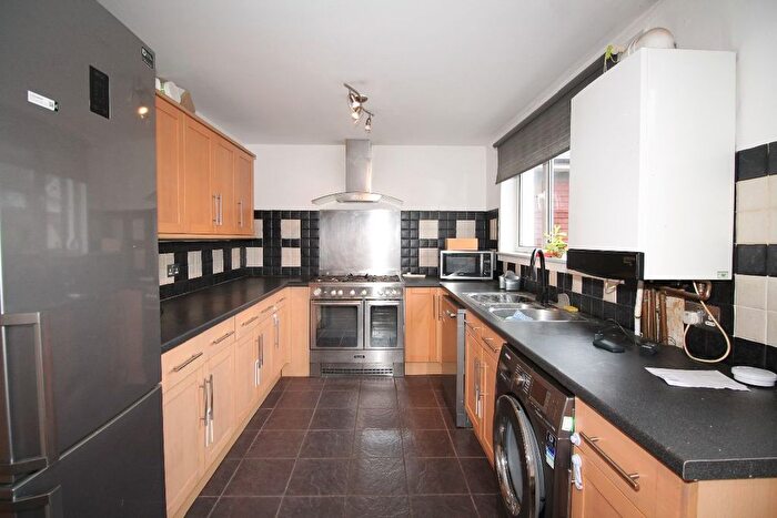 2 Bedroom Flat To Rent In Meredith Street, London, E13