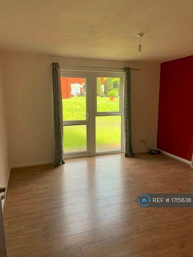 2 Bedroom Flat To Rent In Cobden Court, Southampton, SO18
