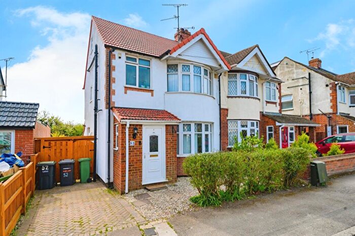 3 Bedroom Semi Detached House For Sale In Grosvenor Road, Luton, LU3