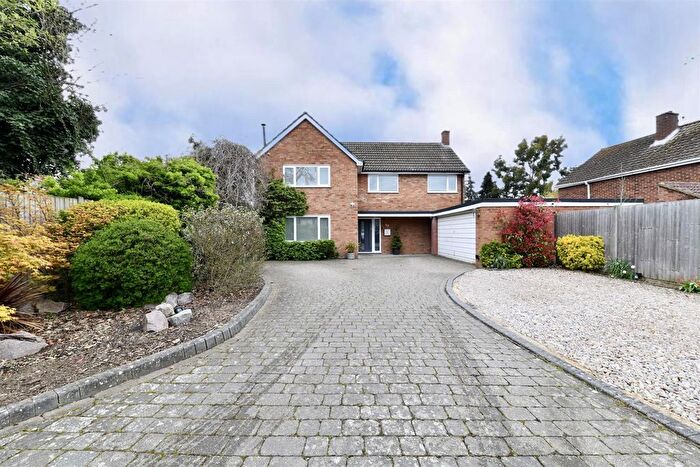 4 Bedroom Detached House For Sale In Brick Kiln Road, Stevenage, SG1