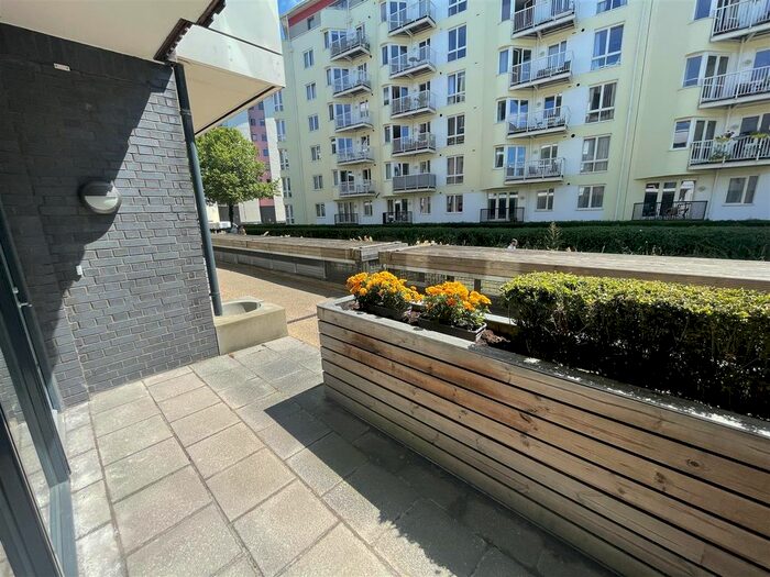 1 Bedroom Flat To Rent In Millennium Promenade, Bristol, BS1