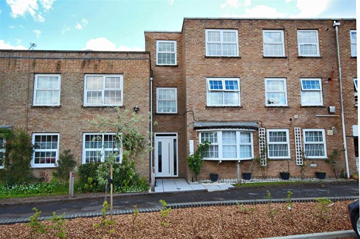 2 Bedroom Flat To Rent In Southampton Road, Lymington, SO41