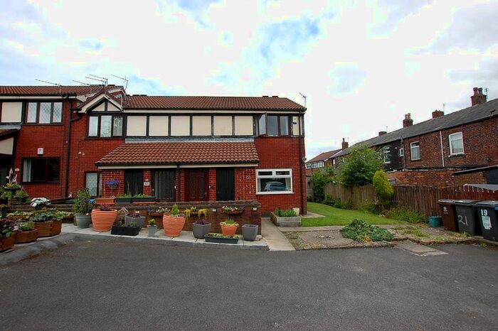 1 Bedroom Flat To Rent In Alders Court, Oldham, Greater Manchester, OL8