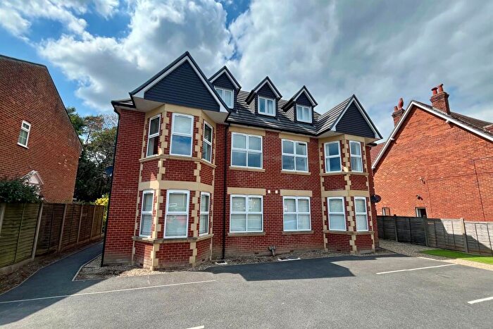 1 Bedroom Flat To Rent In Broadstone, BH18