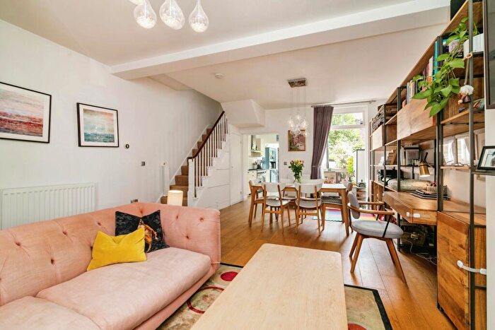 2 Bedroom Terraced House To Rent In Quilter Street, Shoreditch, E2