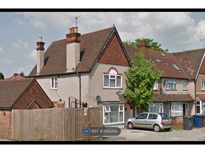 2 Bedroom Flat To Rent In Deansbrook Road, London, HA8