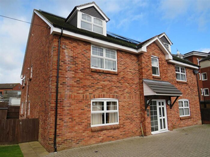 2 Bedroom Flat To Rent In Botley Road, Park Gate, Southampton, SO31