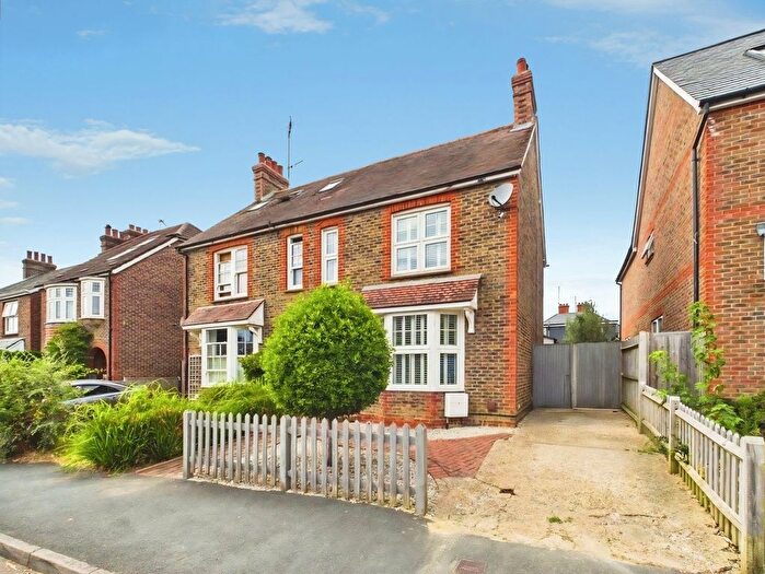 3 Bedroom Semi-Detached House For Sale In Highlands Road, Horsham, RH13