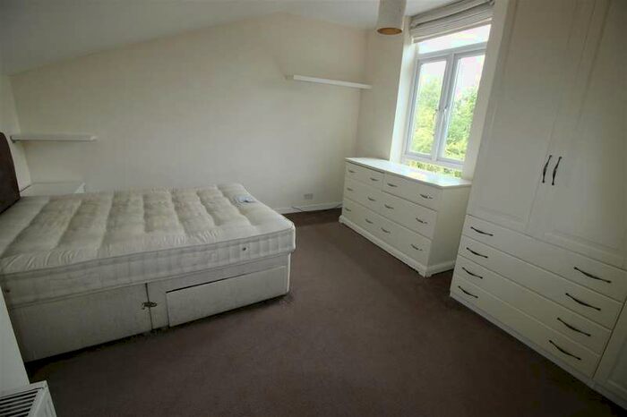 4 Bedroom Terraced House To Rent In Braybourne Close, Uxbridge, UB8