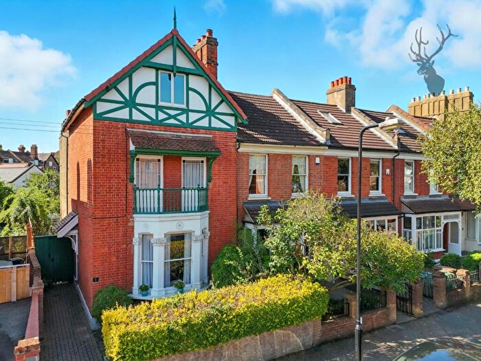 5 Bedroom Semi-Detached House For Sale In Buxton Road, North Chingford, E4