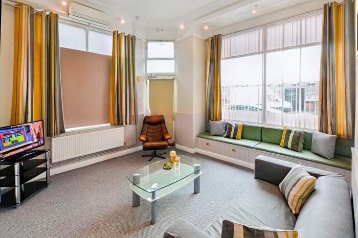 4 Bedroom End Of Terrace House To Rent In Scott Street, Leicester, LE2