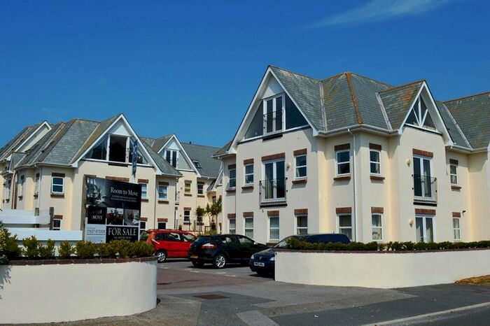 2 Bedroom Flat To Rent In Pentire Crescent, Newquay, TR7