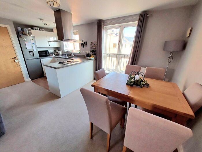 2 Bedroom Flat For Sale In Edge Street, Aylesbury, HP19