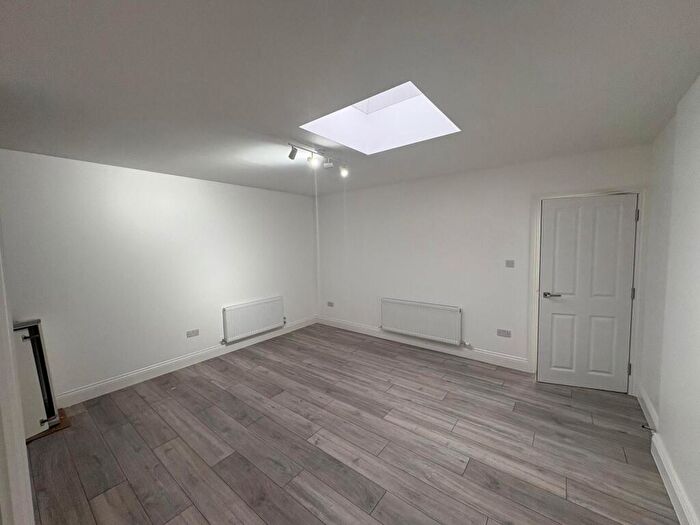 2 Bedroom Apartment To Rent In High Street, Waltham Cross, EN8