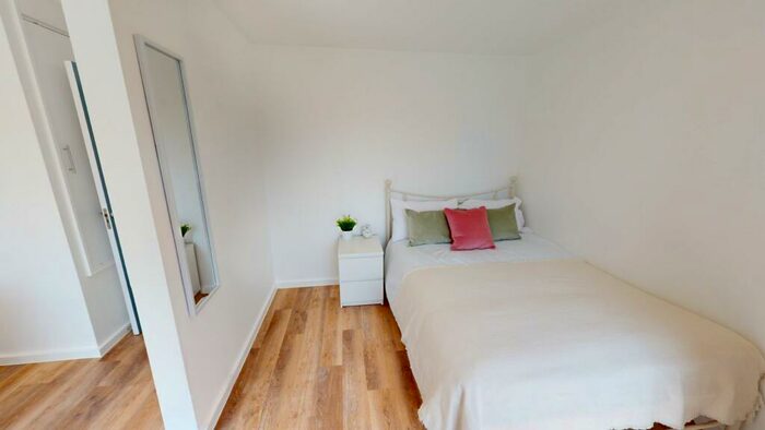 6 Bedroom House To Rent In Monterey Gardens, EX4