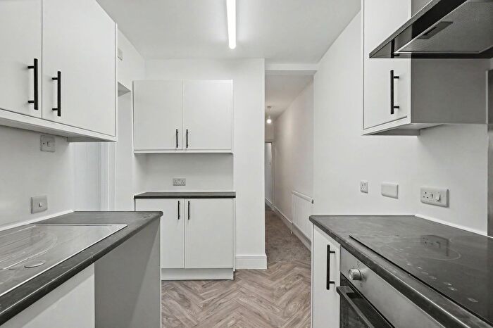 3 Bedroom End Of Terrace House To Rent In Dale Street, Chatham, ME4