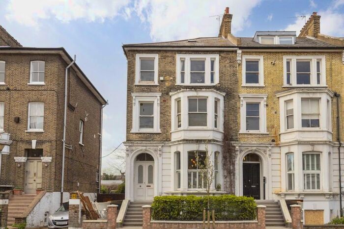 2 Bedroom Flat To Rent In Gauden Road, London, SW4