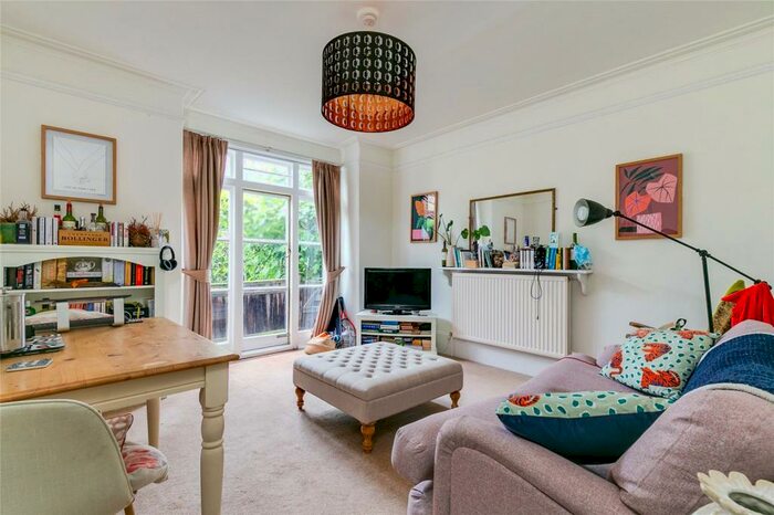 1 Bedroom Apartment To Rent In The Crescent, Barnes, London, SW13