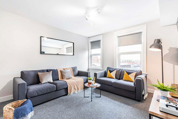 6 Bedroom House To Rent In Ashville View, Leeds, LS6