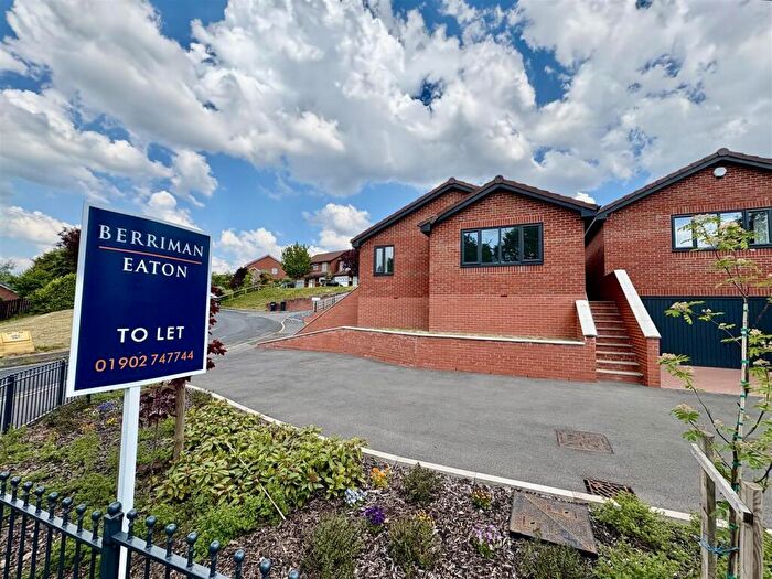 2 Bedroom Detached Bungalow To Rent In Auckland Road, Kingswinford, DY6