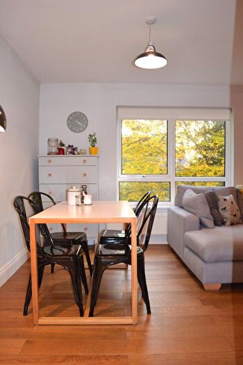 1 Bedroom Flat To Rent In Chalford S Northcroft, Wooburn Green, High Wycombe, Buckinghamshire, HP10