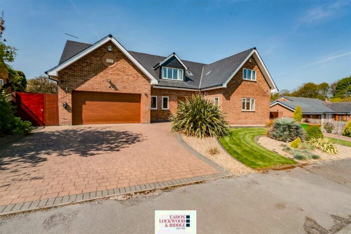 4 Bedroom Detached House For Sale In St. James View, Ravenfield, Rotherham, S65