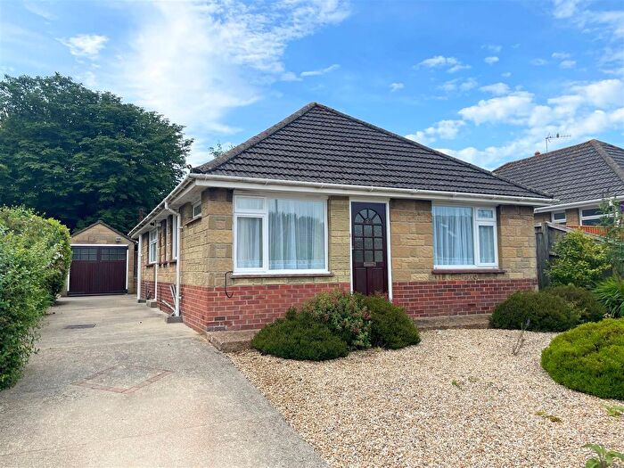 2 Bedroom Bungalow For Sale In Roseway, Lake, PO36