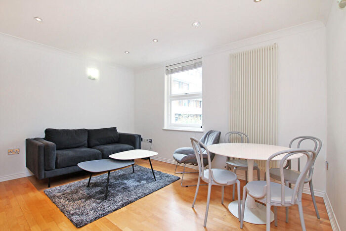 2 Bedroom Flat To Rent In Globe Road, Bethnal Green, London, E2