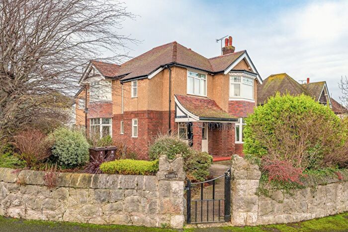 2 Bedroom Flat For Sale In Holbeck Road, Rhos On Sea, LL28