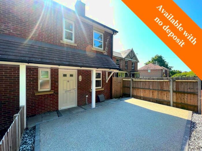 3 Bedroom Semi-Detached House To Rent In *Available With No Deposit* Sarisbury Green, Southampton, SO31