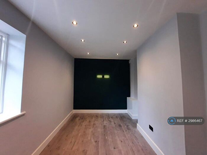 2 Bedroom Flat To Rent In Wood St, London, E17