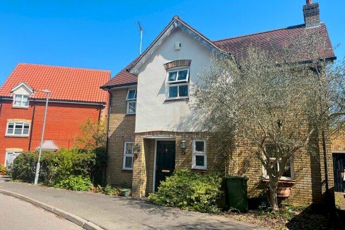 3 Bedroom Detached House To Rent In Bramble Tye, Basildon, SS15