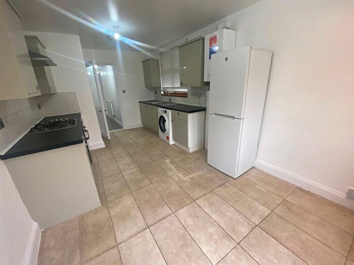 1 Bedroom Flat To Rent In Daws Lane, London, NW7