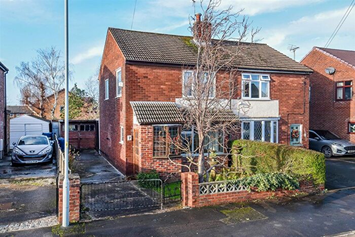 3 Bedroom Semi-Detached House For Sale In Windermere Avenue, Farington, Leyland, PR25