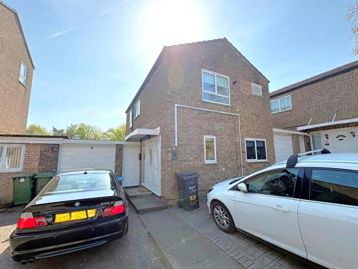 3 Bedroom Link Detached House To Rent In Bede Close, Corby, NN18