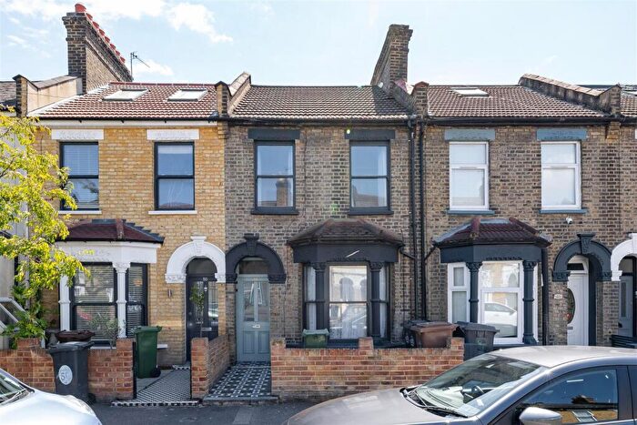 1 Bedroom Flat For Sale In Ringwood Road, Walthamstow, E17