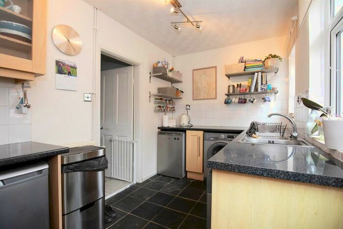 2 Bedroom House To Rent In Wathen Road, Warwick, CV34