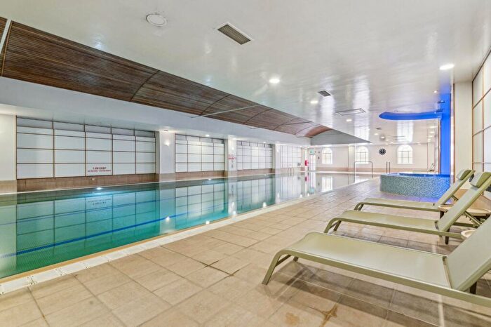 2 Bedroom Flat To Rent In Brasenose Drive, Barnes, SW13