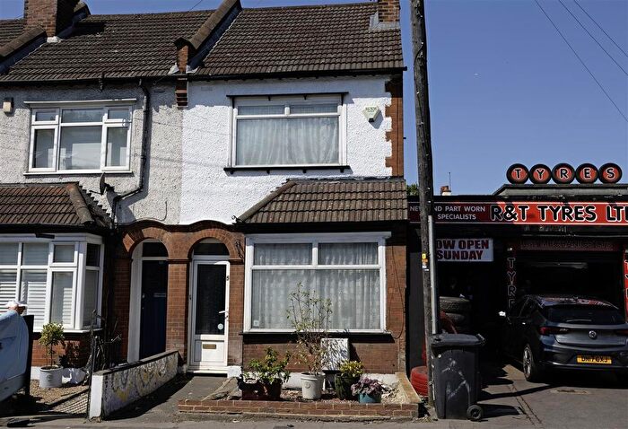 3 Bedroom End Terrace House For Sale In Selsdon Road, South Croydon, CR2
