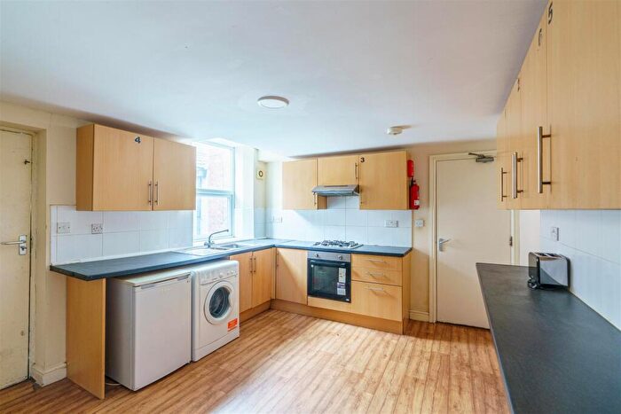 6 Bedroom Maisonette To Rent In **Available Now** £ppppw - Brighton Grove, Arthurs Hill, NE4