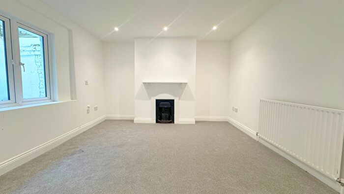 2 Bedroom Flat To Rent In Brookhill Road, London, SE18
