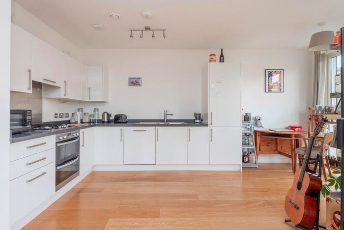 1 Bedroom Flat For Sale In Saw Mill Way, London, N16